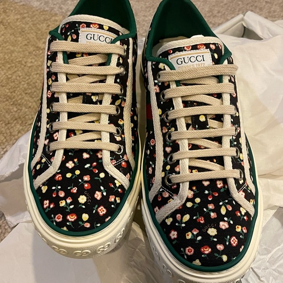 Authentic Gucci 1977 black/peach floral sneakers womens sz 39 - Picture 2 of 15